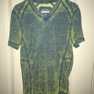 Buckle acid wash two tone v-neck t-shirt